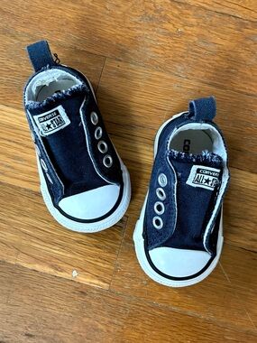 Baby Navy Converse